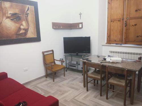 a living room with a table and a tv at La casetta del cacciatore 