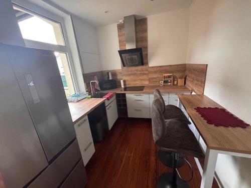 a small kitchen with a counter and a table and chairs at Diezer Apartment in Diez