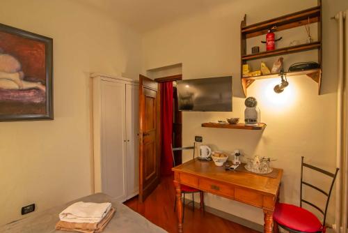 Charming Balcony Studio Florence Near City Center