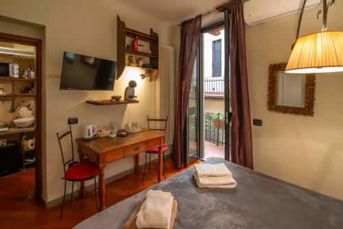 Charming Balcony Studio Florence Near City Center