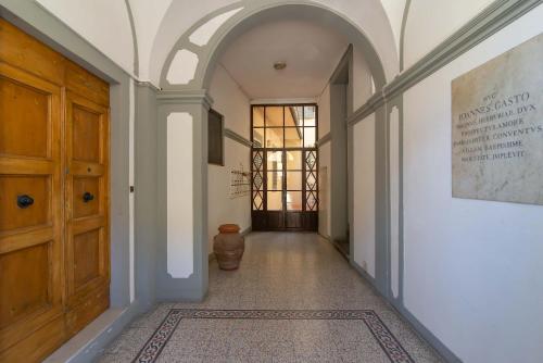 Charming Balcony Studio Florence Near City Center