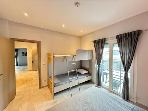 Ένα ή περισσότερα κρεβάτια σε δωμάτιο στο Agiou Stilianou Apartments