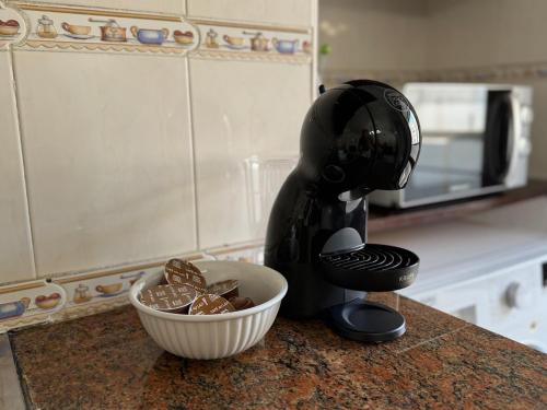 a black blender sitting on a counter next to a bowl of food at Family & Pet Friendly Beach Stay & Fast Wi-Fi in Figueira da Foz