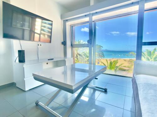 Beachfront Stunning Views