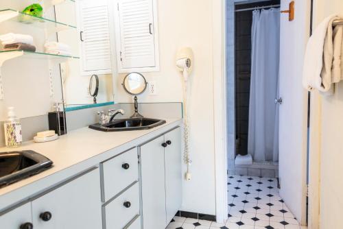 Kuchyň nebo kuchyňský kout v ubytování Oceanview Villa • Heated Pool + Hot Tub