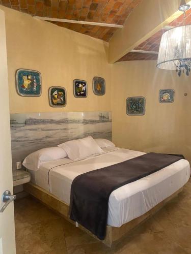 a bedroom with a large bed in a room at Cosalá Grand in San Juan Cosalá