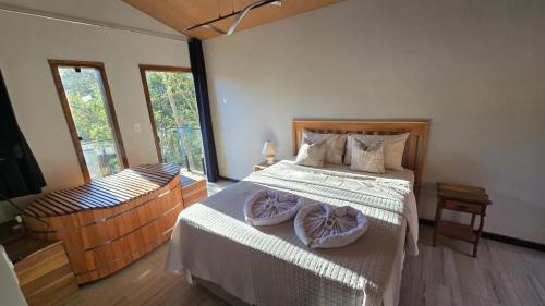 Ένα ή περισσότερα κρεβάτια σε δωμάτιο στο Chalés Pedras e Madeiras