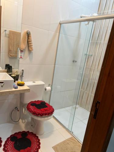 Casa com suite bem localizada的一间浴室