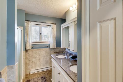 Fotografie z fotogalerie ubytování South Long Lake Home with Swim Area Pets Welcome! v destinaci Brainerd