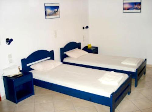 two beds sitting in a room at Castello Azzurro in Maragkas