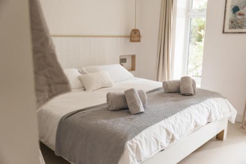 Postel nebo postele na pokoji v ubytování Countryside Retreat with hot tub