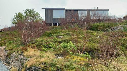 Gallery image of Beachfront Cabin Overlooking The Coast in Hosen
