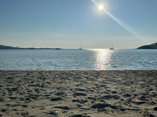Gallery image of Beachfront Cabin Overlooking The Coast in Hosen