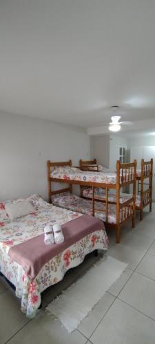 En eller flere senge i et værelse på Mar de Maria Suítes