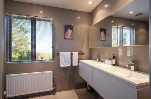 a bathroom with a large sink and a mirror at Boyanda at Ferny Creek in Ferny Creek