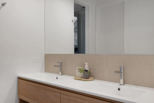 Koupelna v ubytování Portsea Perfection - walk to Shelley Beach