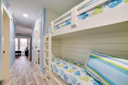 Postel nebo postele na pokoji v ubytování Pool and Direct Beach Access Corpus Christi Escape