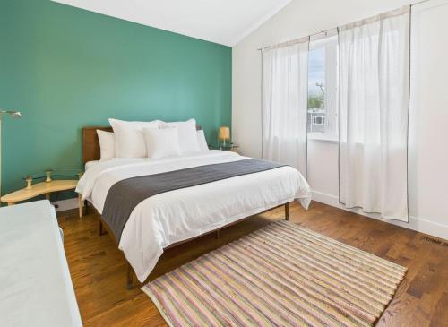 Ένα ή περισσότερα κρεβάτια σε δωμάτιο στο Gated Family Home with Chefs Kitchen