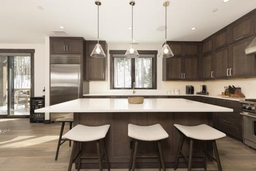 Η κουζίνα ή μικρή κουζίνα στο Spanish Peaks - Highlands Cabin 36