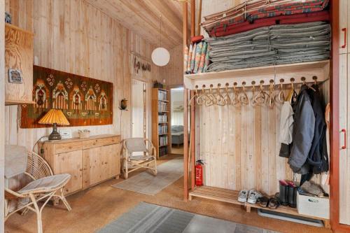 a room with a closet with wooden walls at TV1694-Bindslev-Musvagevej-8 in Tversted