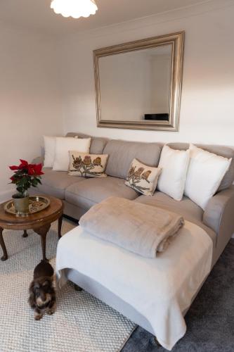 a living room with a couch and a table at Charming Apartment with Prime Location in Royal Tunbridge Wells