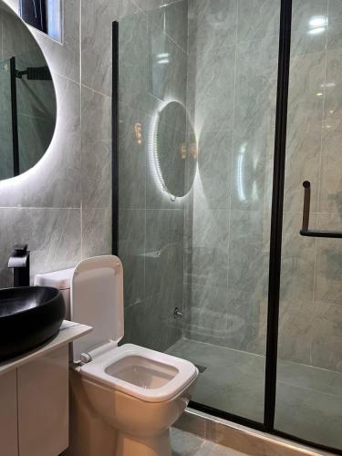 Koupelna v ubytování Luxury 2Bed With Pool Shuga apartment