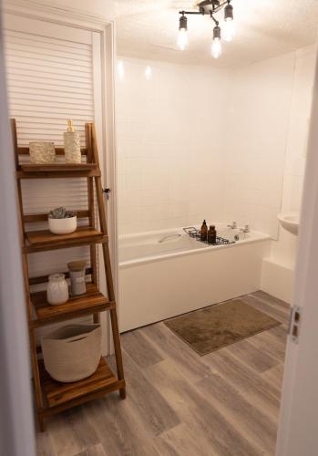 a bathroom with a bath tub and a toilet at Charming Apartment with Prime Location in Royal Tunbridge Wells