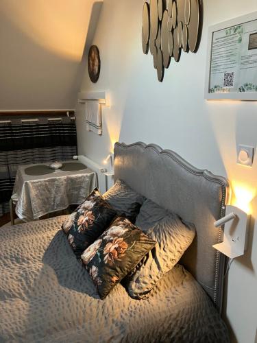 Galeriebild der Unterkunft Chambre cosy avec salle de bain privative, kitchenette et bureau in Caen