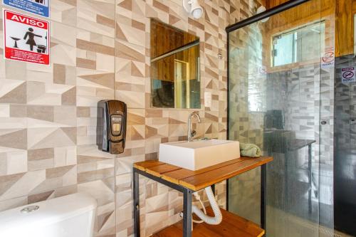 Koupelna v ubytování Custo beneficio, conforto, com ar-condicionado e Wi-Fi