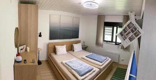 Postel nebo postele na pokoji v ubytování DeliApart Ossiacher See