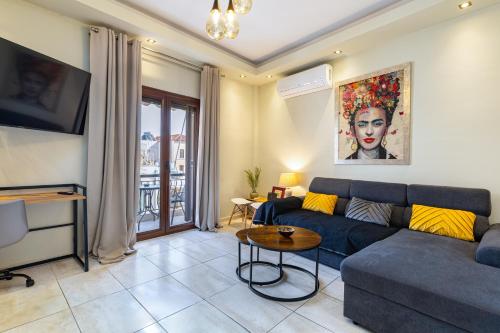 Harbour - 90sqm Spacious 2-Balcony Apt in Chania Old Town, Private Parking Available 950m