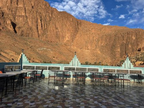 Nespecifikovaný výhled na hory nebo výhled na hory při pohledu z hostelu