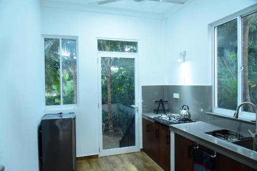 Η κουζίνα ή μικρή κουζίνα στο DADY'S Place "63"- Sunset Villa - Danina Apartments and More