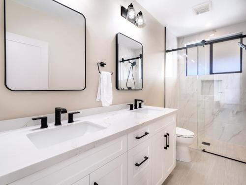 Koupelna v ubytování Andalusia Escape- 2 min to JTNP, BBQ