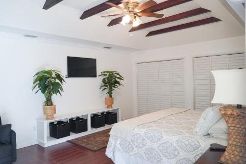 a bedroom with a bed and a ceiling fan at Lakeland Suites in Lakeland