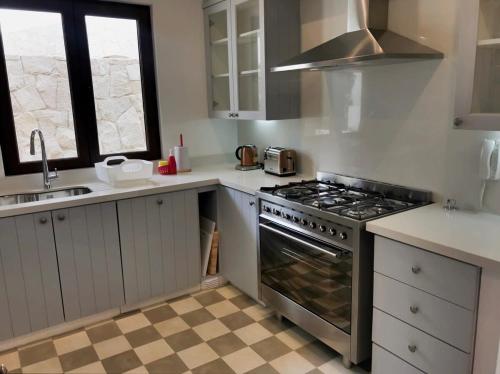 Η κουζίνα ή μικρή κουζίνα στο Casapueblo Rent Cachagua CP 34