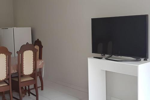 TV a/nebo společenská místnost v ubytování Sobrado 4 amplo e confortável em condomínio