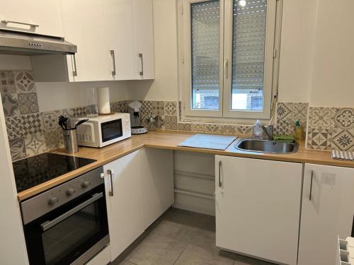 Kuchyň nebo kuchyňský kout v ubytování Appartement avec terrasse