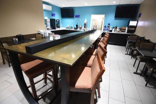 TV a/nebo společenská místnost v ubytování Best Western Point South