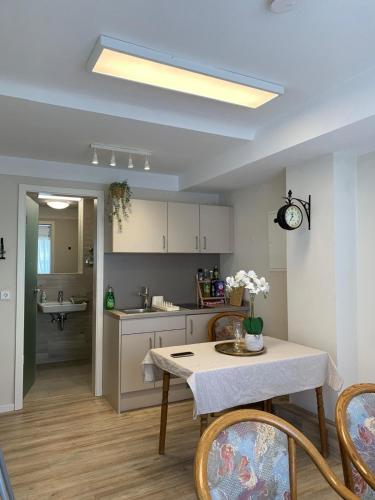 Ένα μπάνιο στο Ferienwohnung Backstube bei Sinsheim 2 Erwachsene 2 Kinder