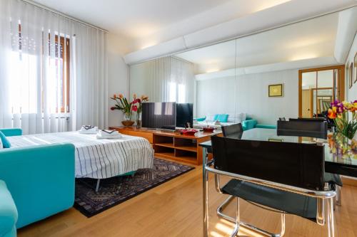 The Metropolitan Cozy apartment near DUOMO + WIFI