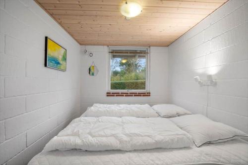 Ένα ή περισσότερα κρεβάτια σε δωμάτιο στο LL259-Humble-Slavaenget-12