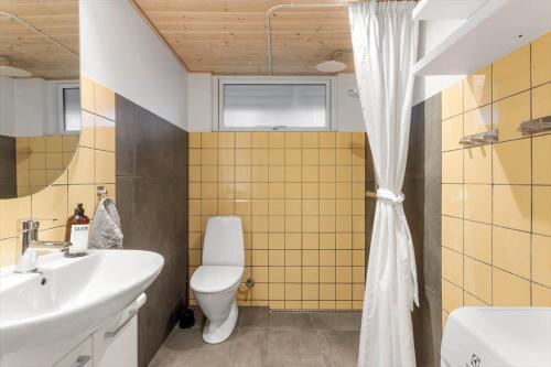 Ένα μπάνιο στο LL259-Humble-Slavaenget-12