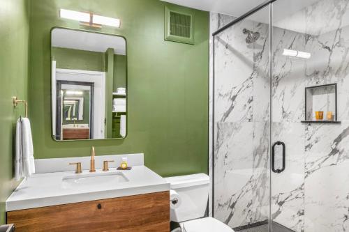 Koupelna v ubytování Lodge Geneva National