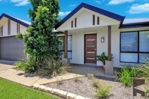 a house with a garage at 2 Settlement Court Bargara QLD 4670 in Windermere