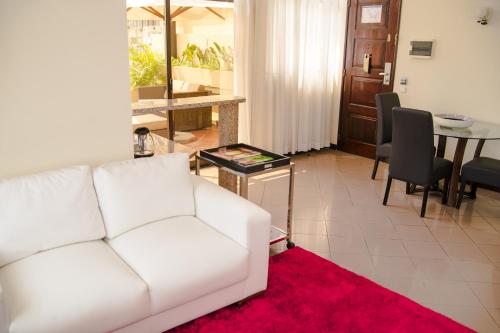 La sala de estar o bar de Hotel Continental Luanda