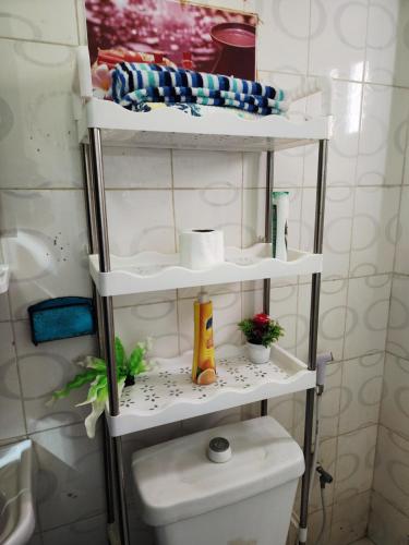 Koupelna v ubytování Studio Meublé au rez de chaussée avec toutes les commodités dans le quartier