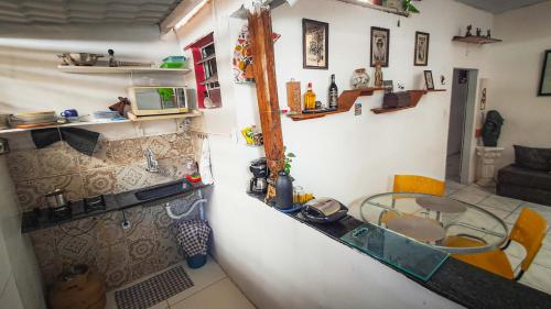 a kitchen with a sink and a microwave in a room at Casa inteira no Santo Antônio além do Carmo in Salvador