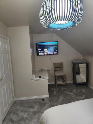 Μια τηλεόραση ή/και κέντρο ψυχαγωγίας στο 69 swan lane