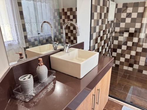 Et badeværelse på Refúgio nas Montanhas